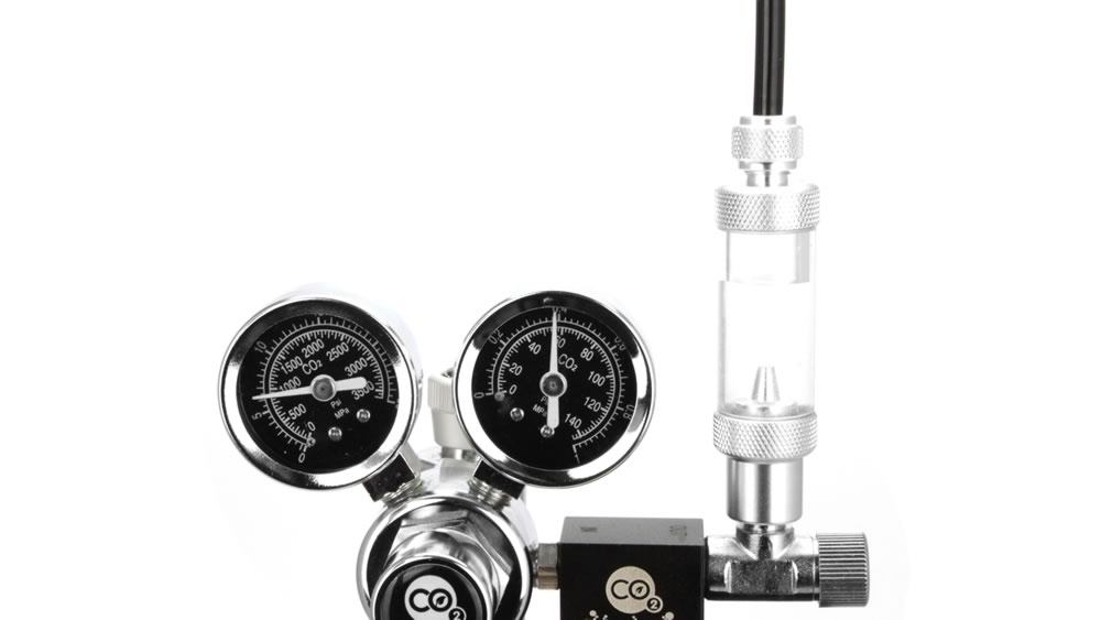 Serrer le collier de compression du compteur de bulles