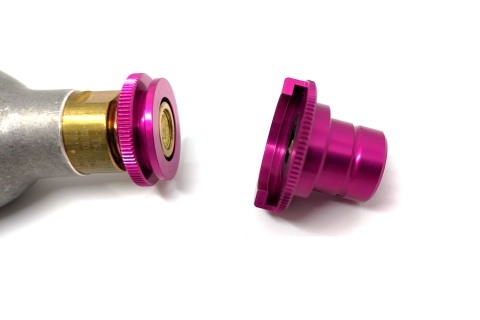 Image de l'adaptateur SodaStream bleu à visser vers connecteur rapide rose