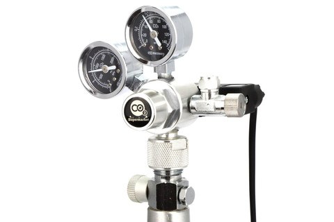 Régulateur de CO2 avec solénoïde et doubles manomètres pour vannes verticales