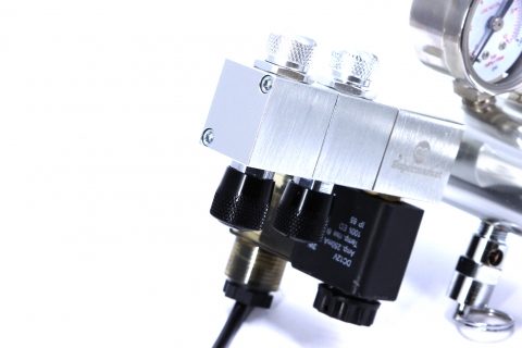 Collecteur d'extension de sortie connecté au régulateur