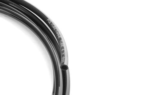 Photo de tube en polyuréthane noir 4 / 6mm